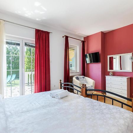 2 Bedroom Beautiful Apartment In Valtura المظهر الخارجي الصورة